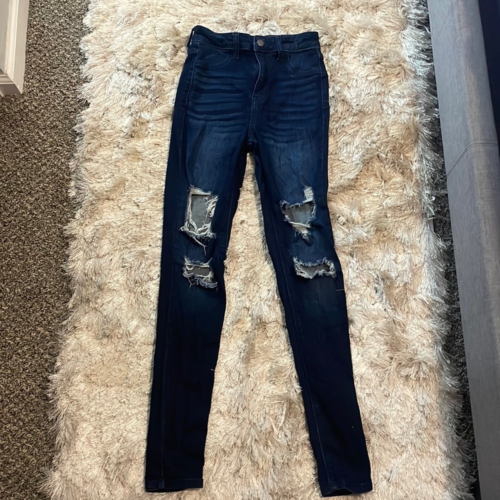 Solid dark blue jeans. Size: 1 Fashion Nova
